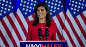 Nikki Haley abandona las primarias republicanas pero no expresa su apoyo a Trump