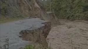 Lluvias destruyen carretera a Charazani y Apolo, población queda aislada, pide alimentos y maquinaria