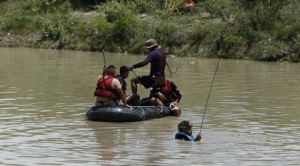 Por lluvias y crecida de ríos, reportan dos fallecidos y buscan a dos niños en Tipuani y Cochabamba