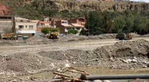 Obrero que usaba motobomba para retirar agua de una casa fallece por aspirar monóxido de carbono