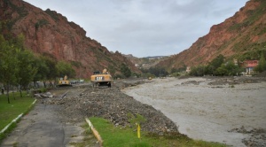 Al menos 4 viviendas de Amor de Dios fueron afectadas por la crecida del río La Paz y el jueves se habilitará la vía a Mallasa