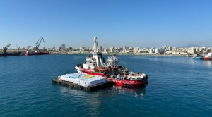 Barcaza con ayuda humanitaria avanza hacia Gaza ante hambruna y epidemias inminentes