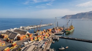 Por un paro en el puerto de Iquique,  transportistas bolivianos no pueden  cargar ni descargar sus productos  1