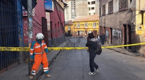 Casona se desploma en la calle Bueno de La Paz y deja sin energía eléctrica al sector