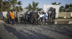 Israel mata a 7 trabajadores de la organización humanitaria World Central Kitchen, que suspende sus labores en Gaza