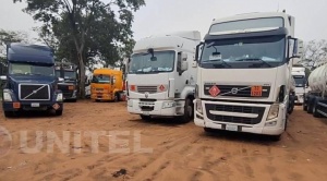 Transportistas bolivianos parados en Paraguay  aseguran que ya les autorizaron a cargar diésel 