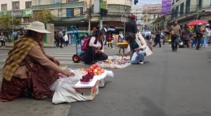 En medio de bloqueos, gremiales encuentran una oportunidad y ocupan vías del centro paceño 1