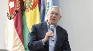 Rodríguez Veltzé: “La gravedad de su denuncia  Presidente lo obliga a transparentar los  convenios con potencias extranjeras”  1