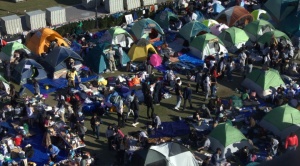 Estudiantes de la Universidad de Columbia en Nueva York siguen firmes en su campamento a favor de los palestinos 1