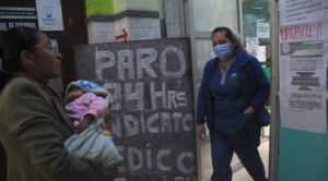 Denuncian que compran medicamentos “para no sentir dolor” y dirigentes piden renuncia del gerente de la CNS 1