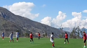 Bolívar golea a Hiska y juega por primera vez el zaguero Andersson Ordóñez