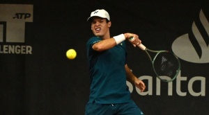 Boliviano Prado logra cuatro triunfos al hilo y accede a cuartos de final del Brasil Tennis Open