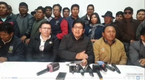 El Gobierno y la Fejuve de El Alto firman acuerdo para la ejecución de obras 1