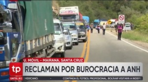 Pobladores bloquean carretera en  los valles cruceños, piden poder  comprar más combustible 1