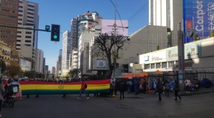 El centro de la ciudad de La Paz amanece bloqueado por mineros de Mallku Khota 1