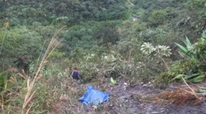 Minibús cayó 200 metros en la vía a La Asunta y dejó cuatro muertos y 10 heridos 1