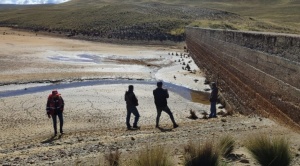 Después del rebalse en marzo, represa de Milluni Bajo está vacía debido a que no se habría cerrado la compuerta de seguridad 1