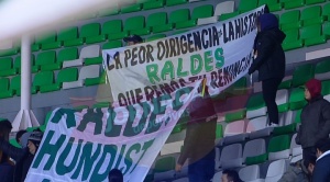 Crisis en Oriente: hinchas piden a Raldes su renuncia y jugadores van al estadio sin uniforme 