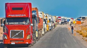 Por falta de dólares y combustible, transporte pesado anuncia bloqueo entre La Paz-Oruro para este lunes 1