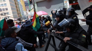 La marcha de la Fejuve alteña llega al centro paceño y busca ingresar a la plaza Murillo 1