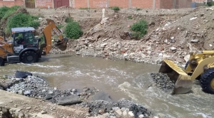 Cae parte de un muro de contención en el río Seco, hay preocupación vecinal 1