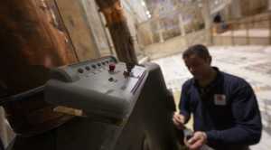 La Capilla Sixtina se alista para el cónclave que elegirá al sucesor del papa Francisco 1