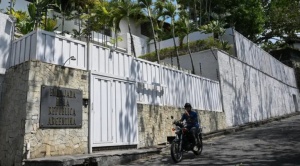 Los cinco rehenes de la embajada argentina en Caracas fugaron y están en EEUU 1