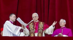 En su primera misa como papa, León XIV  lamenta que en muchos contextos la fe  se vea absurda o para poco inteligentes 1