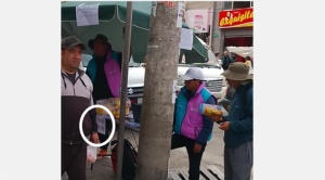 Denuncian que representantes de Ciudad Humana ofrecen bolsas de fideo a cambio de firmas 1