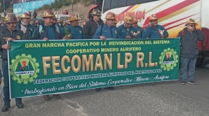 Mineros marchan hacia La Paz en demanda de combustible y dólares 1