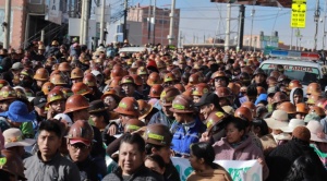 Marcha minera colapsa el centro de La Paz; cooperativas amenazan con multas de hasta Bs 130 mil por inasistencia 1
