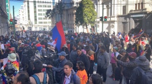 Evistas marchan por el centro, pero no logran ingresar a plaza Murillo 1