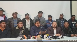 Gobierno firma acuerdo con choferes provinciales de La Paz; anuncia diálogo con transporte nacional