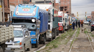 “Crisis de combustible”: instituciones cruceñas exigen solución al Gobierno; ven amenaza a la soberanía alimentaria