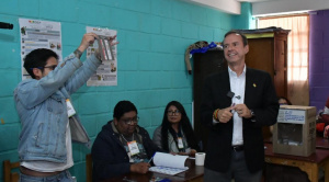 Jorge Tuto Quiroga emite su voto: “Una vez en la vida se tiene un instrumento para cambiar el rumbo del país”