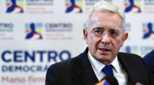 Tribunal absuelve a Uribe de todos los cargos en su contra