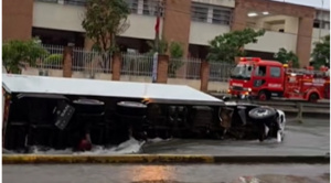Intensas lluvias anegan diversas zonas de Santa Cruz y causan problemas en el tránsito