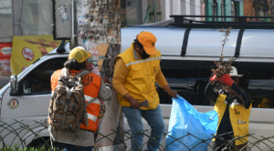 Voluntarios de Sol Bo realizan limpieza en el Cruce de Villas