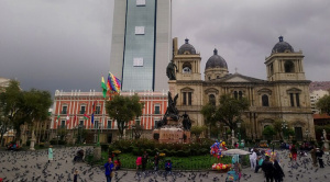 Realizan mantenimiento en la plaza Murillo y Asamblea Legislativa a una semana de la posesión