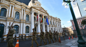 Militares ultiman ensayos en plaza Murillo para la posesión de Paz