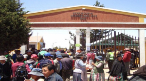 Mujer denuncia que profanaron la tumba de su padre en el cementerio Tarapacá y le robaron parte de los restos