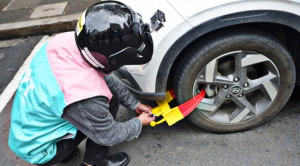 Pese al fallo judicial, persiste el parqueo tarifado; Dockweiler advierte con proceso penal