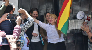 “Jamás voy a arrepentirme de haber servido a mi patria”, dice Áñez al salir del penal