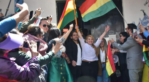 El que ríe último, ríe mejor: Áñez logra su libertad mientras Morales está retenido en el Chapare