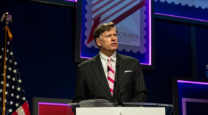 “De todos estos viajes (…), este es el  más emotivo”, resalta el subsecretario  de Estado de EEUU al llegar a Bolivia