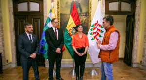Rodrigo Paz posesiona a Yussef Akly como presidente de YPFB y a Margot Ayala Lino como directora de la ANH