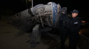 Chofer del camión que ocasionó accidente en la autopista tiene 18 años y no tenía licencia de conducir