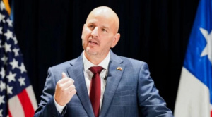 Boric envía nota a Trump reclamando por "intervencionismo" de nuevo embajador