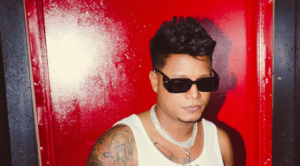 Aprehenden en La Paz al cantante panameño Eddy Lover y a su representante