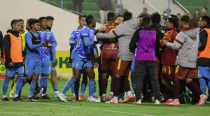 El partido Real Oruro-Blooming deja 17 expulsados por una pelea 